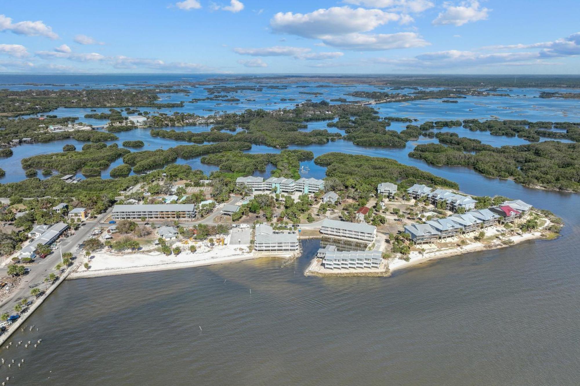 Beachfront Cedar Key Retreat With Pool Access! Εξωτερικό φωτογραφία