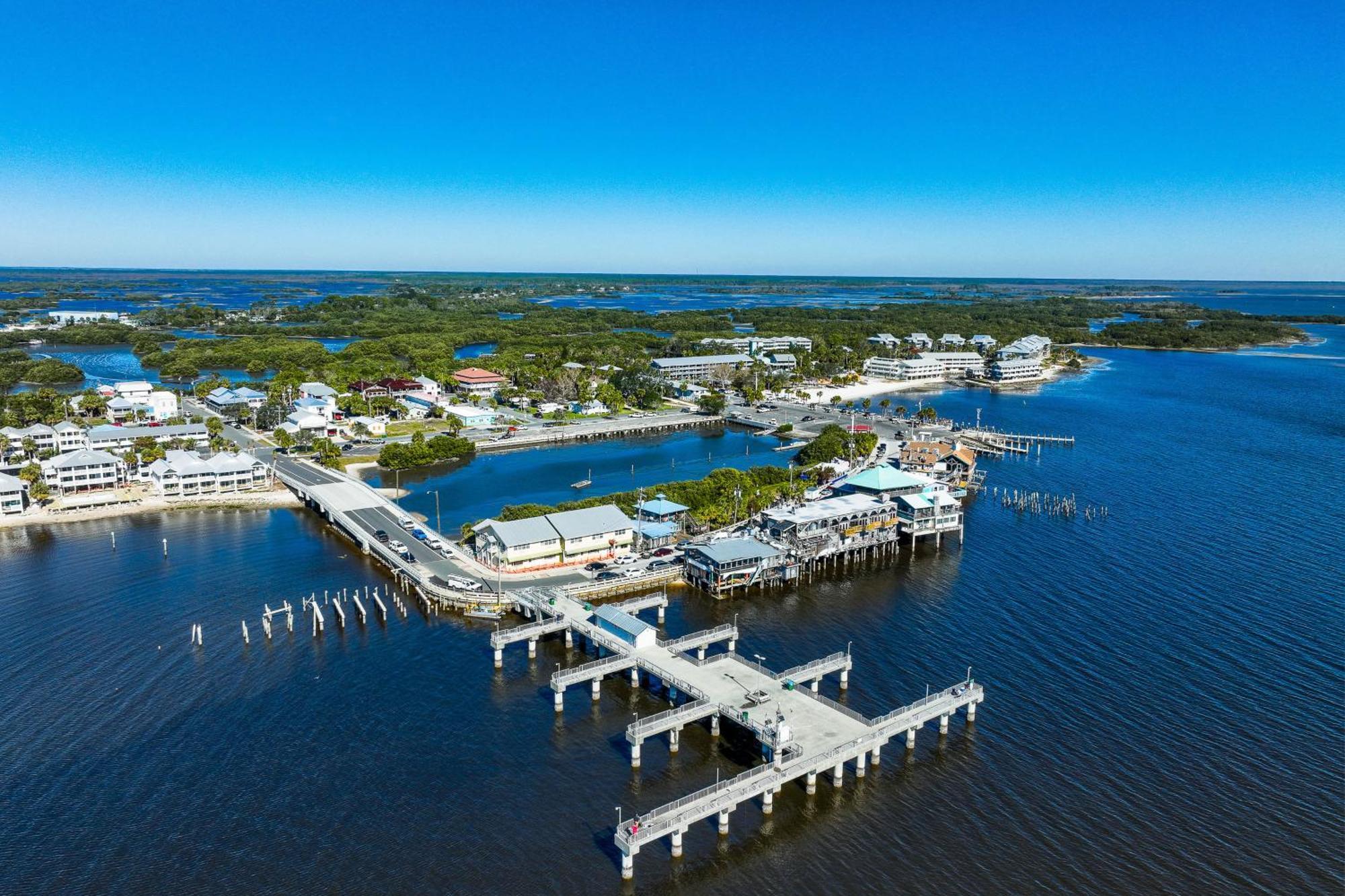 Beachfront Cedar Key Retreat With Pool Access! Εξωτερικό φωτογραφία