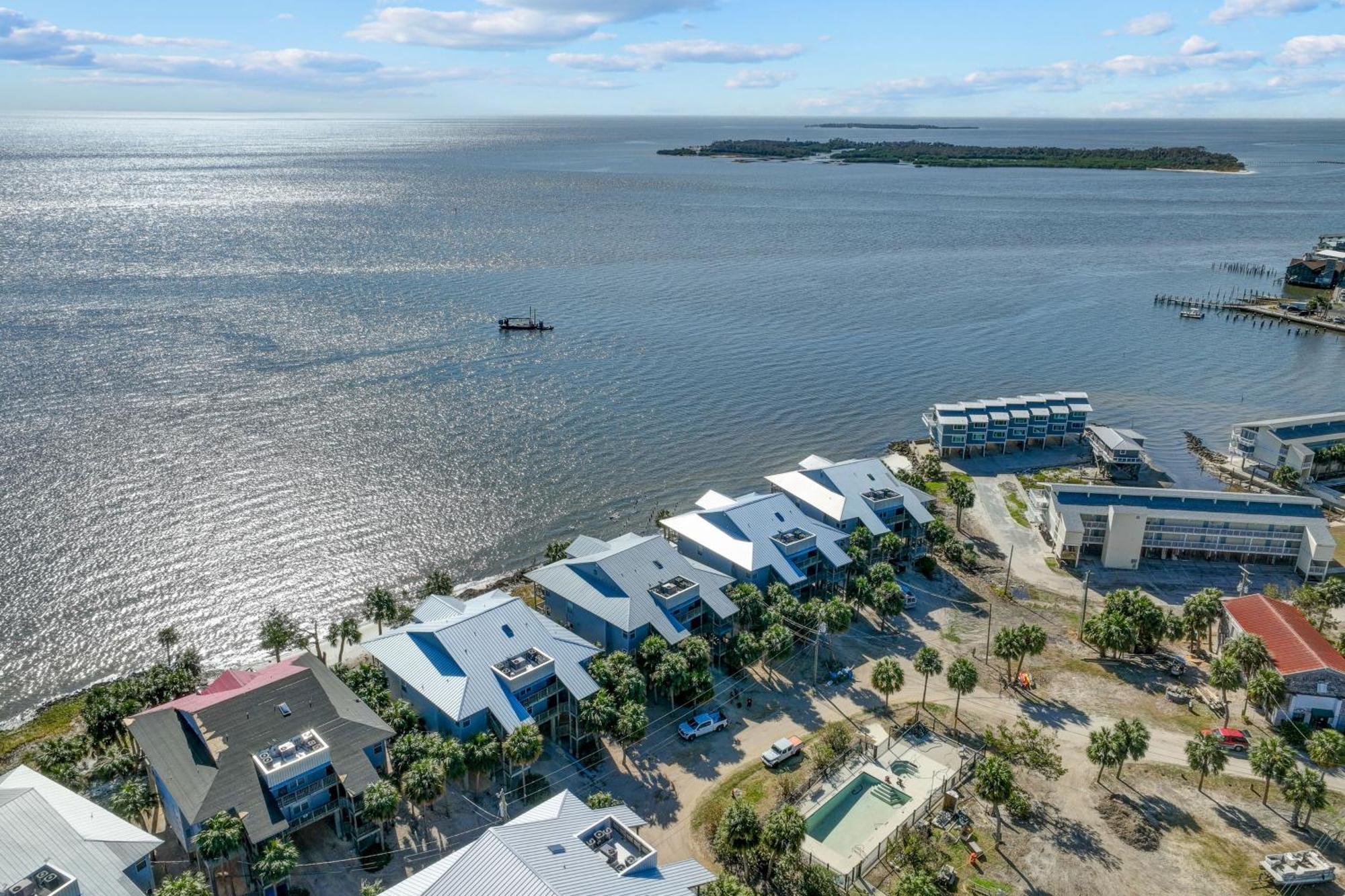 Beachfront Cedar Key Retreat With Pool Access! Εξωτερικό φωτογραφία