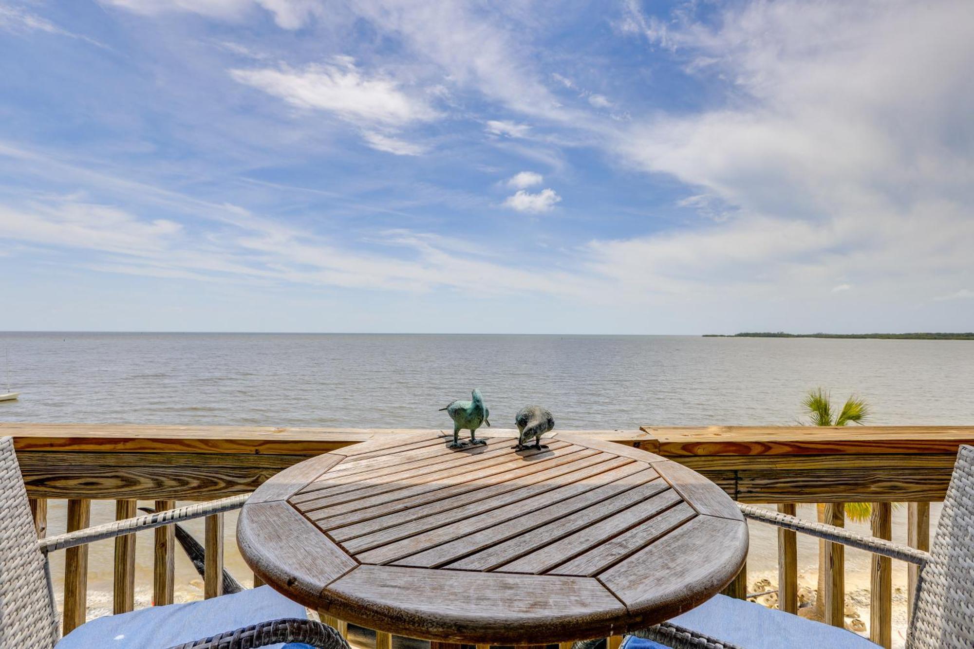 Beachfront Cedar Key Retreat With Pool Access! Εξωτερικό φωτογραφία