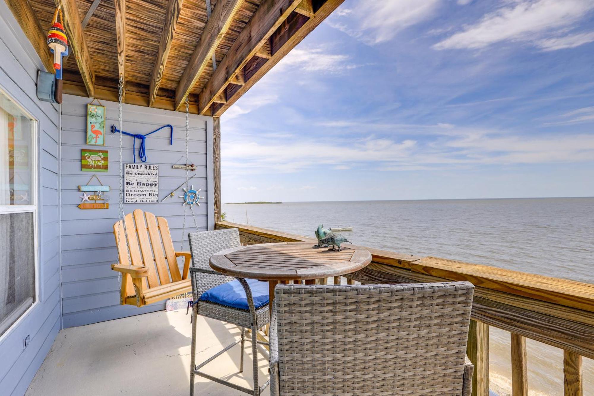 Beachfront Cedar Key Retreat With Pool Access! Εξωτερικό φωτογραφία